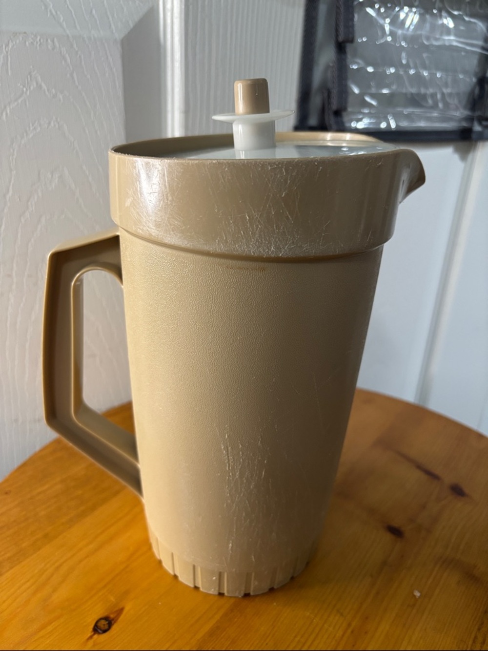 Tupperware Beige Plastic Pitcher with Lid 800 2 Quart
